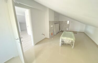 Casa individuala 4 camere. Mansarda finisata cu scara din beton