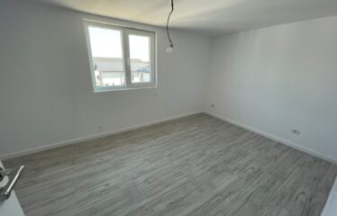 Casa insiruita 5 camere, Pret promotional, Mijloc de transport, Toate utilitatile