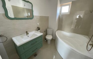 Casa insiruita 5 camere, Pret promotional, Mijloc de transport, Toate utilitatile