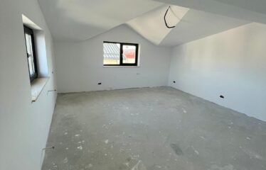 Casa individuala 4 camere, Mansarda finisata cu scara din beton